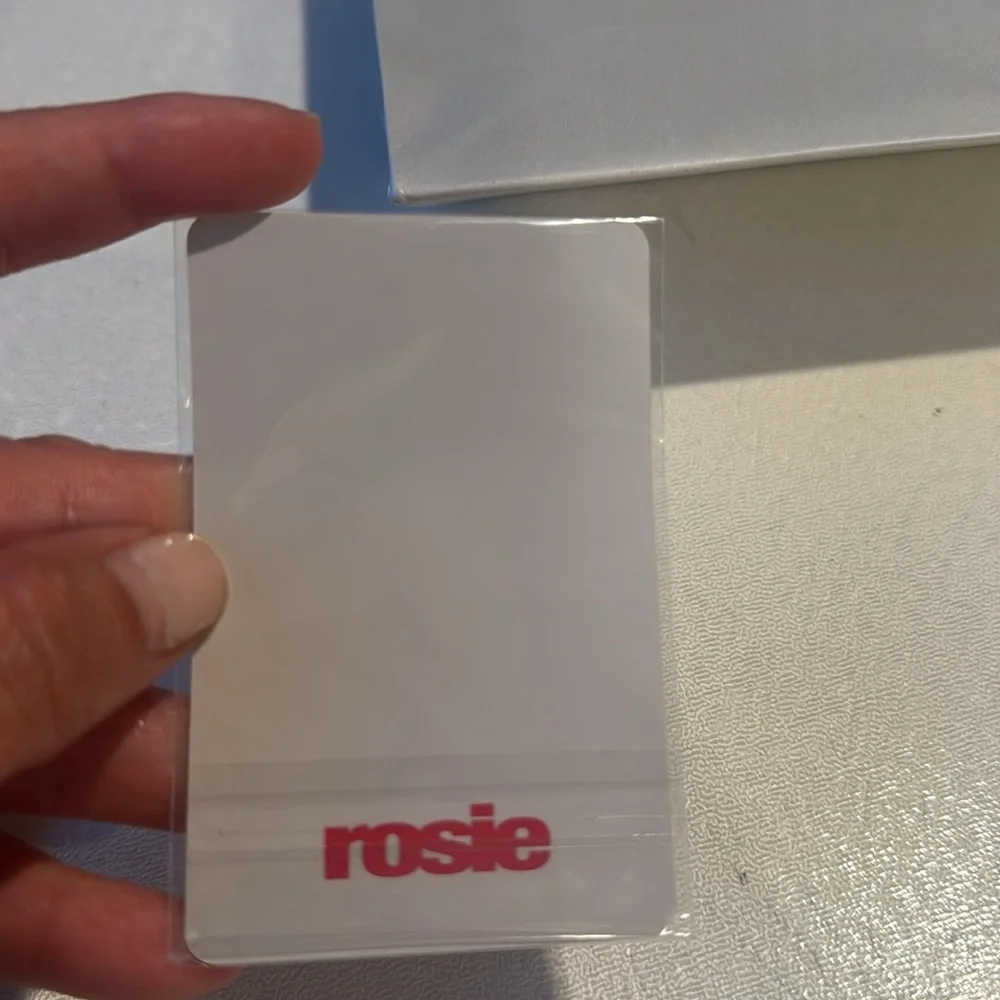 BLACKPINK ROSIE ROSE APT Pins lot - Picture 5 of 8